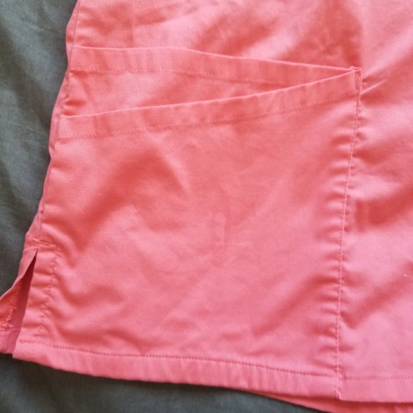 UA Butter-Soft Stretch Women's 5-Pocket V-neck Scrub Top - Picture 2 of 5